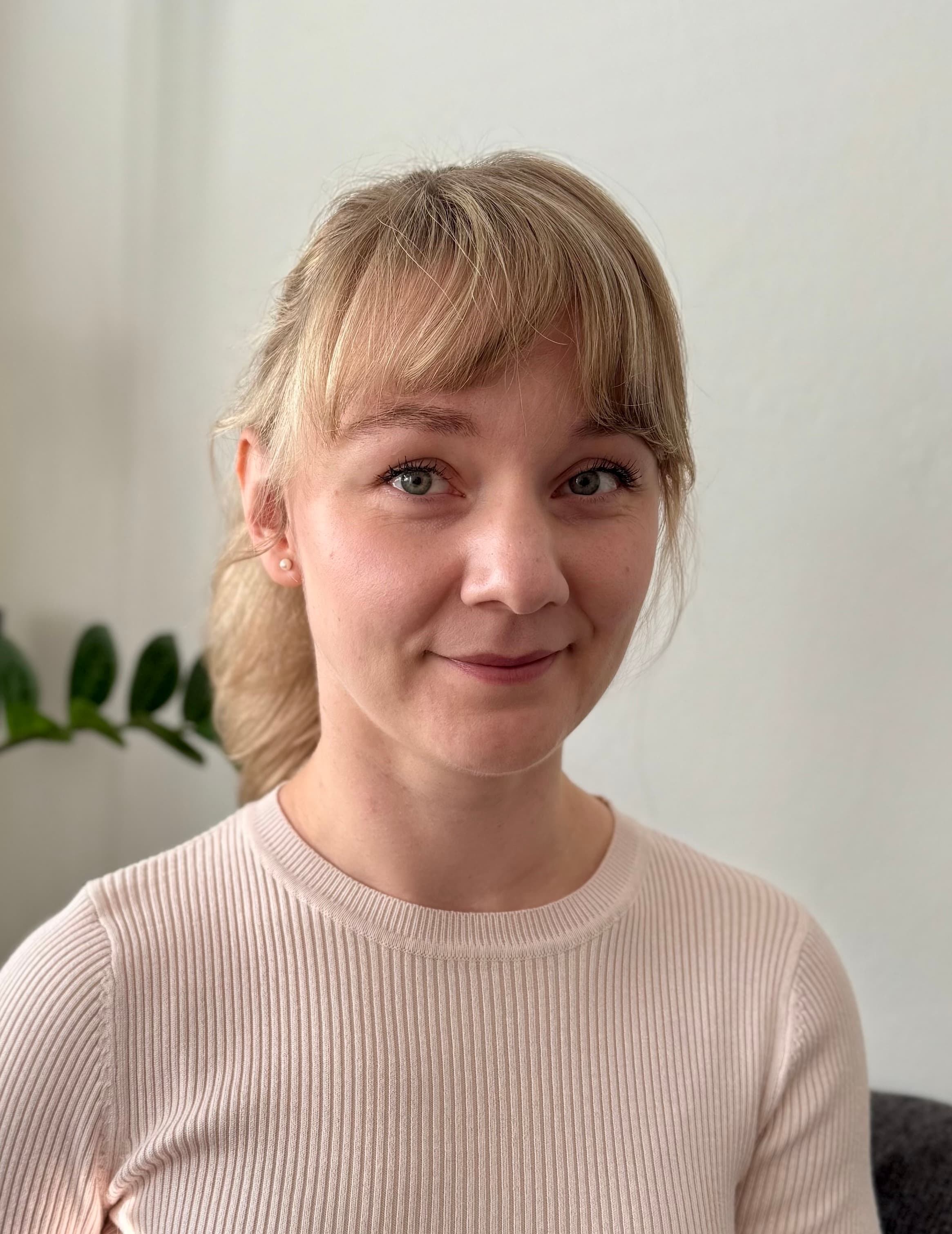 MUDr.  Tereza  Dostálová